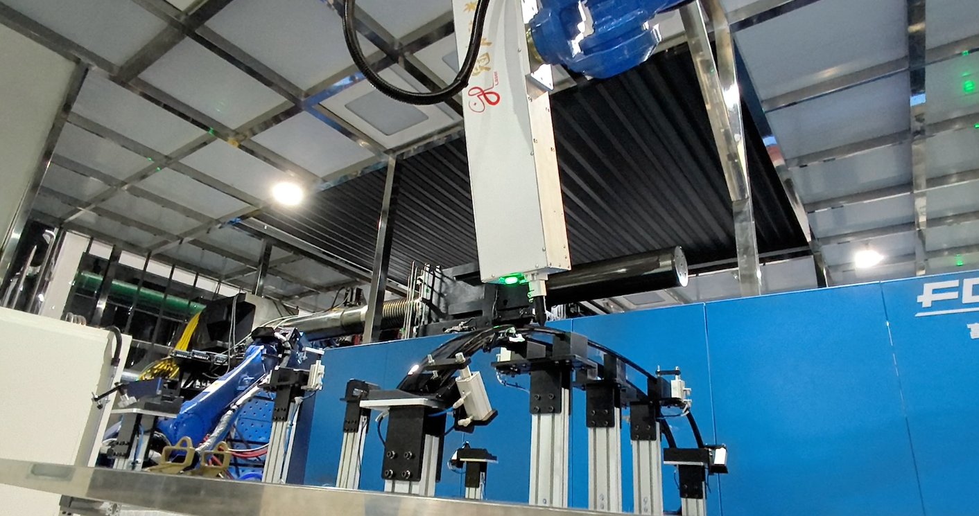 Robotic cutting cell with automotive parts